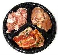 カナダ産豚ばら、ロースかぶり、ブラジル産鶏モモ味付け焼肉セット128円/100g